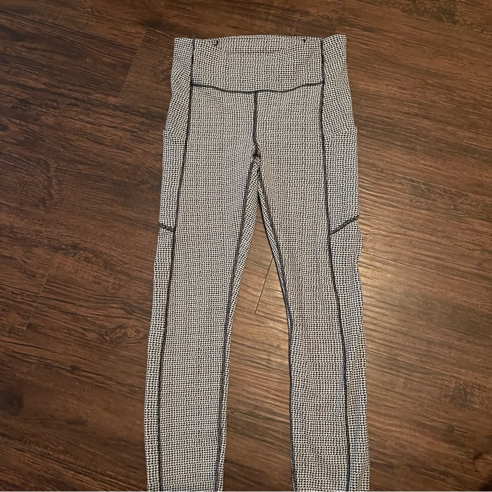 Lululemon Speed Up Mid Rise Legging - Picture 3 of 5
